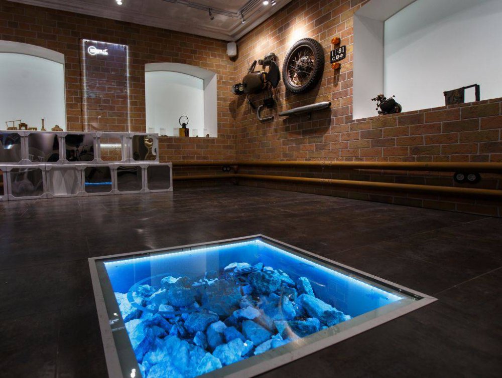 Стеклянный пол