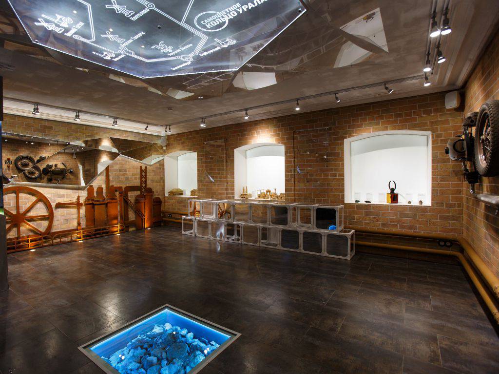 Стеклянный пол