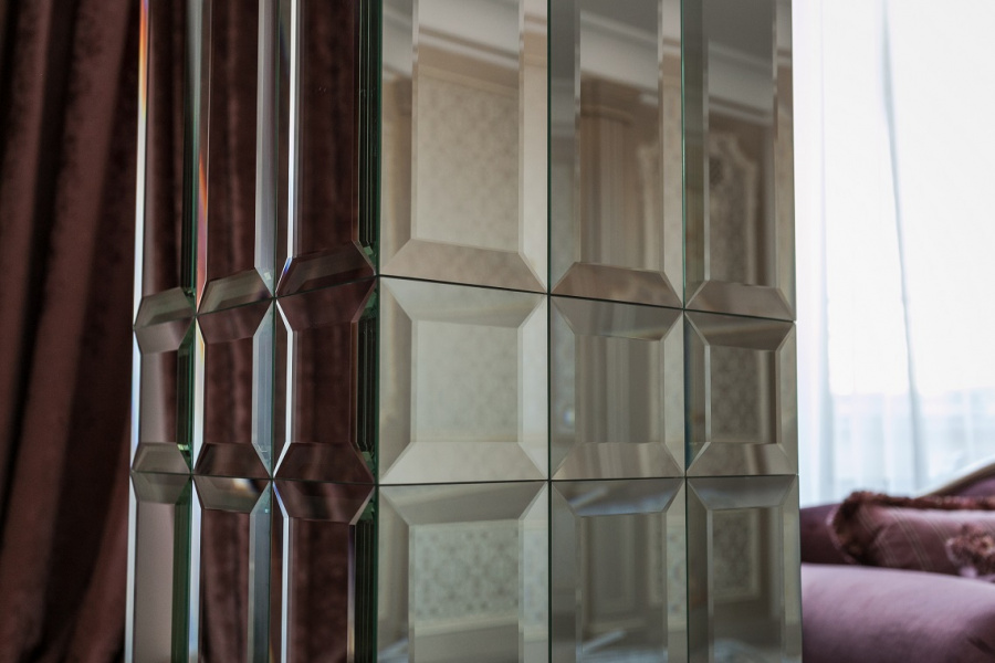 Зеркальное и стеклянное панно