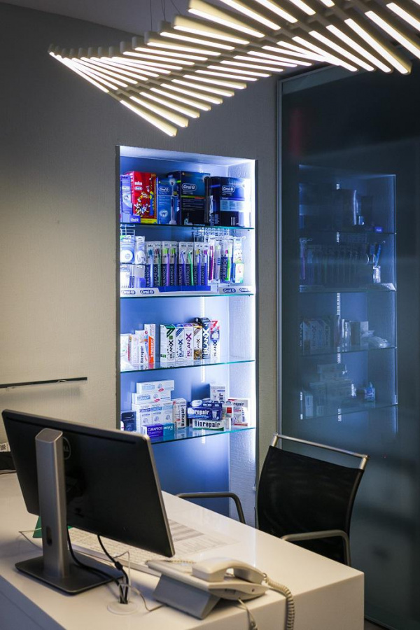 Стеклянная мебель на заказ