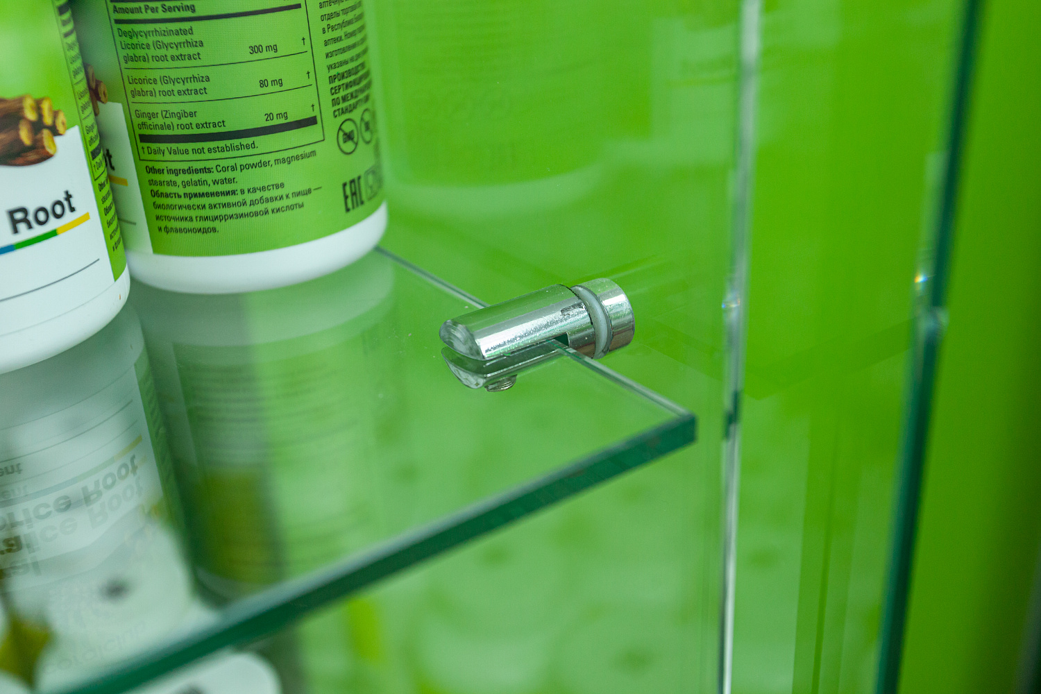 1881_24 Витрина Аптека